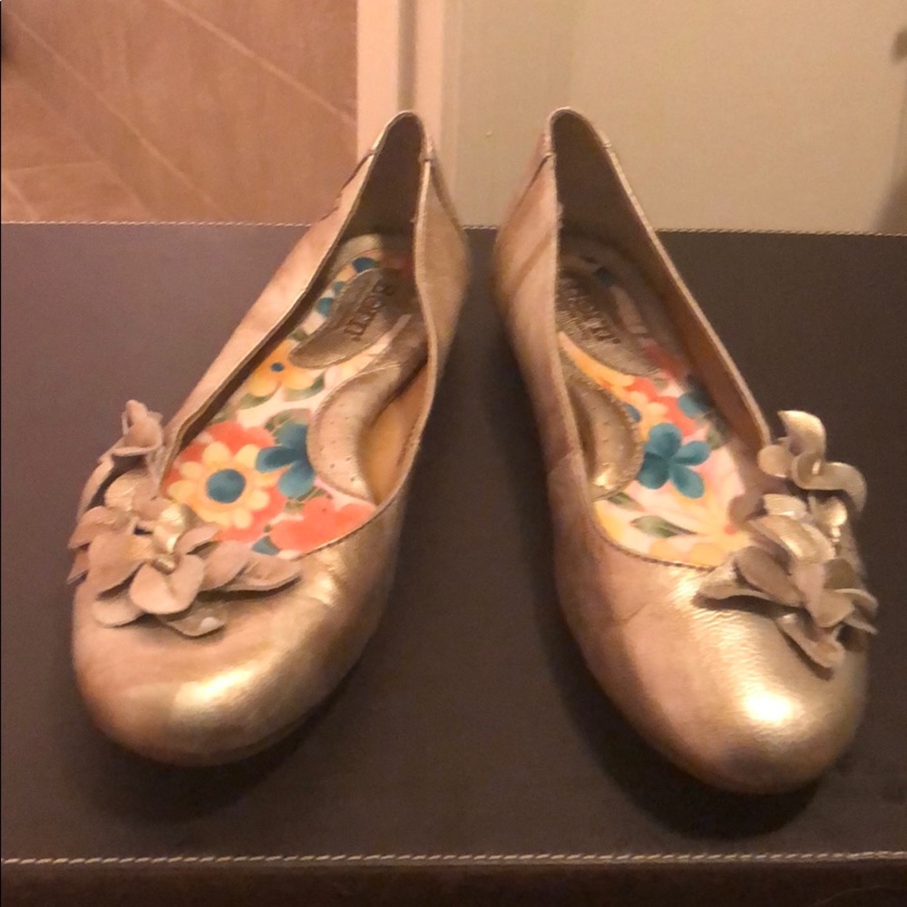 Born Silver Flats Size 7.5